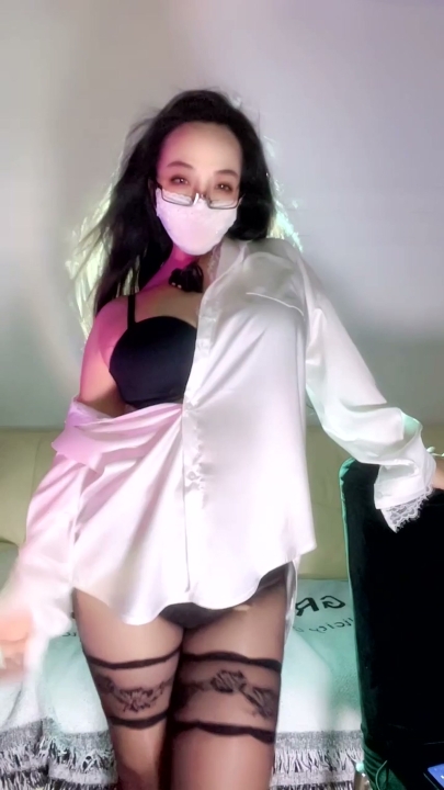 G奶人妻主播【小妈】超骚裸舞慢摇 11V 1小时8分钟 1.18G